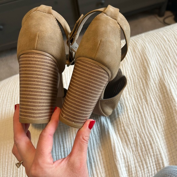 Soda brand, brown open toe sandals with heel - Picture 5 of 5